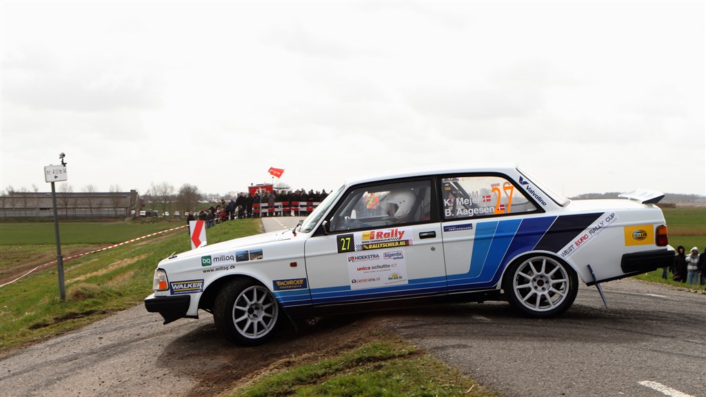 Kurt Mejer runder et skarpt hjørne i Tank S Rallye 2014